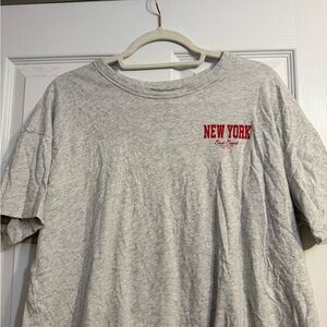 Old Navy Gray Short Sleeve Tee with Red Print
